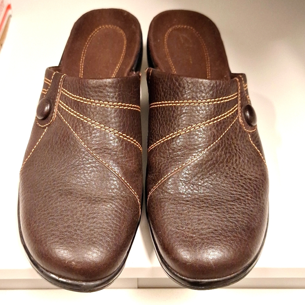 Clarks leather mocs